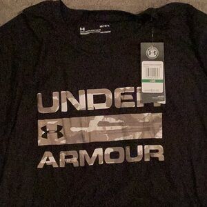 Mens under Armour Tshirt